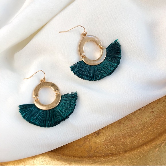 TASSEL EARRING - Picture 2 of 8